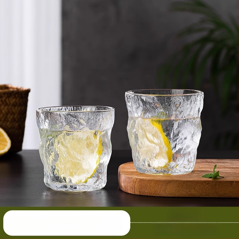 Pohár na vodu zo skla soda-lime, moderný a jednoduchý štýl, bez držadla, vzor ľadovcový (glacier), jednovrstvá konštrukcia, hmotnosť 0,3 kg