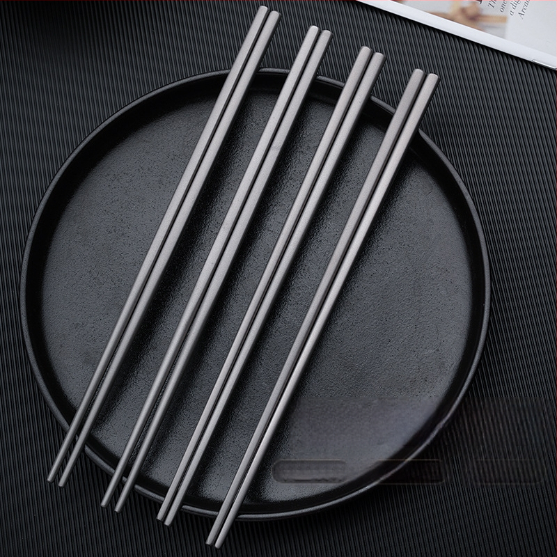 Ti·walker štvorcové jedálenské paličky z čistého titánu – čistý titán, odolné voči plesniam, protišmykové, proti popáleninám, dutá izolácia, prenosné na kempovanie