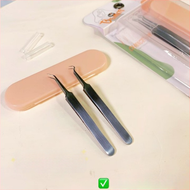 Snow Mary Sada ihiel na akné z nehrdzavejúcej ocele so zakrivenými a šikmými hrotmi