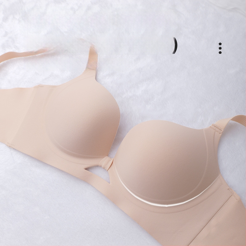 Nothing dámska podprsenka, 3/4 košík, bez drôtov, push-up, bezšvový dizajn, zadné zapínanie s 4 radmi háčikov, materiál nylon, podšívka 80–90% nylon, pevné dvojité ramienka, jar 2025