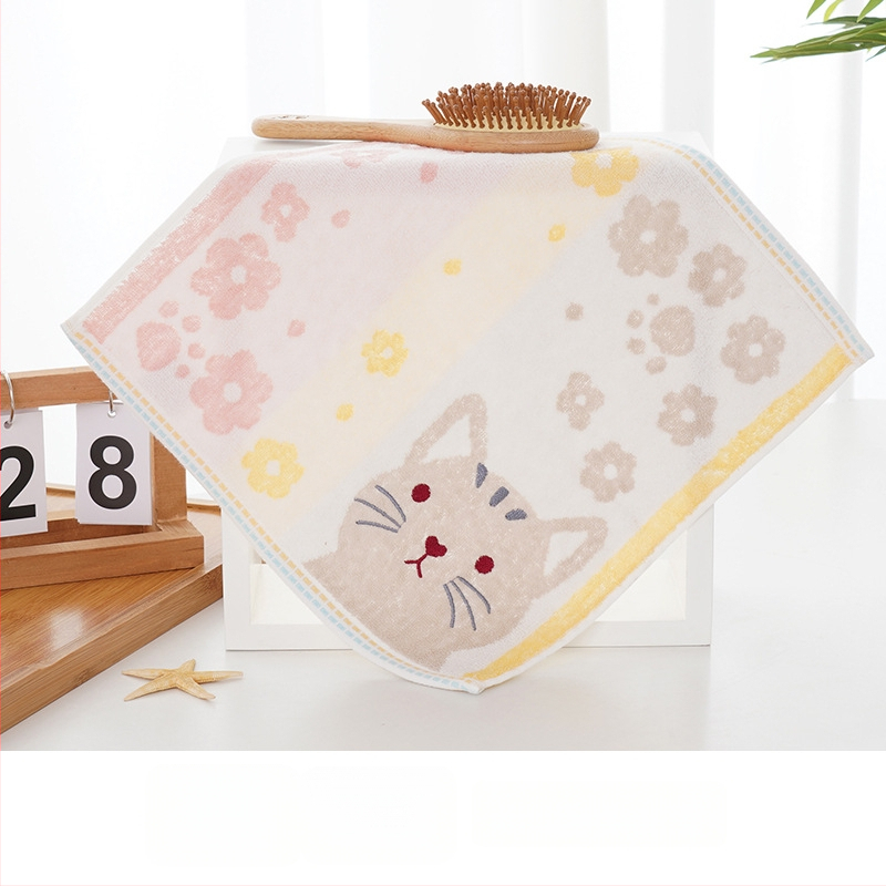 Detský uterák z bavlny s bambusovými vláknami (70% bavlna + 30% bambusové vlákno), motív mačky, vyšívanie jacquard, štvorcový tvar