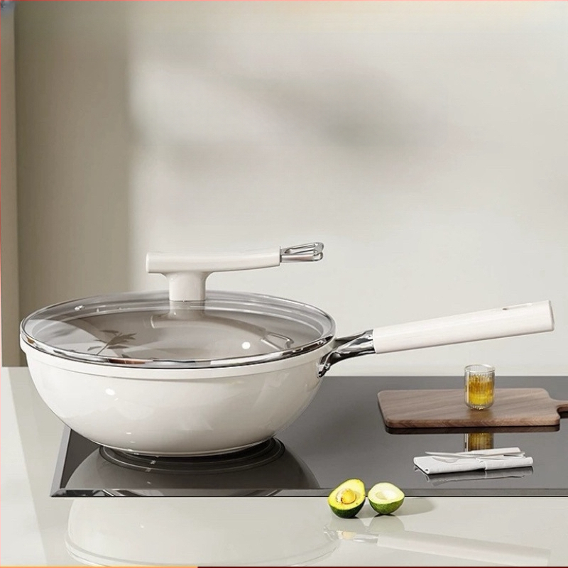 Wok s titanovým povlakom aplikovaným teplným striekaním, nepriľnavý, ploché dno, viečko z tvrdeného skla