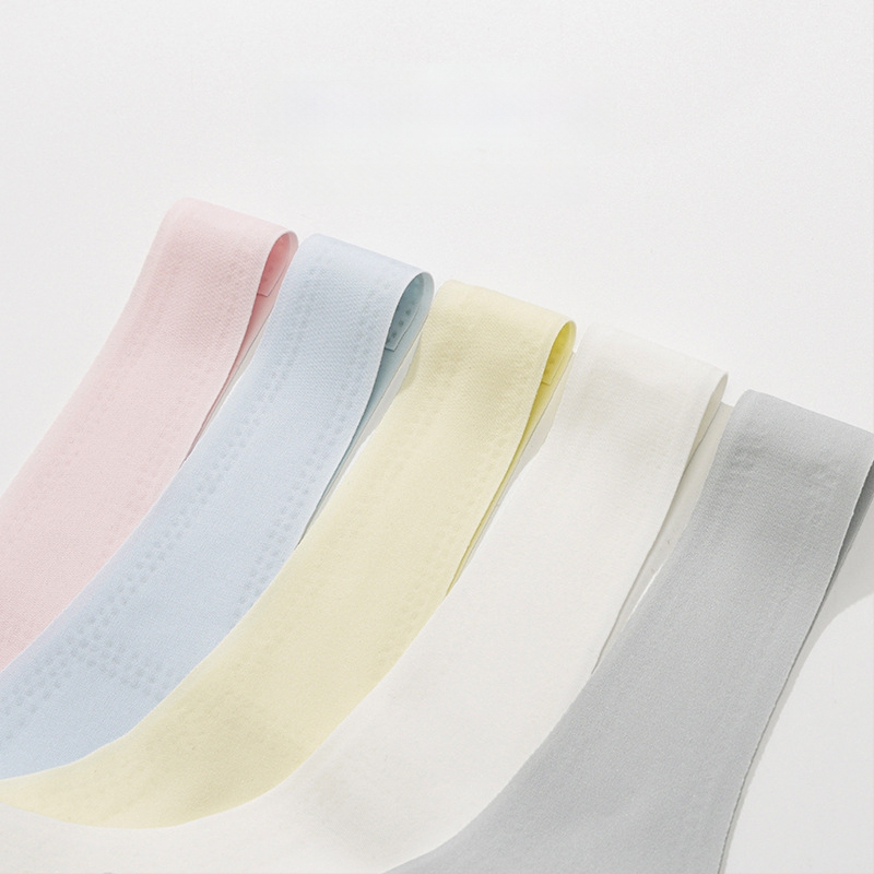 Szem-mentes edzőtop lányoknak pubertás idején — nylon anyag (70-80%), teljes kosár ultramodellált kosár, rögzített dupla vállpántok, spandex bélés, Little Singers márka, 7-12 éveseknek