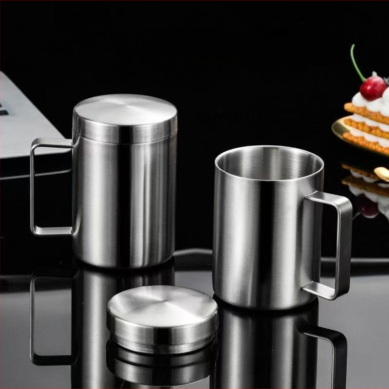 Nerezový hrnček s viečkom – dvojvrstvový izolačný cestovný hrnček