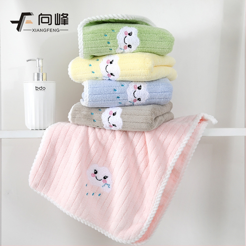 Детска кърпа за лице от корално флис с облачна текстура, мека и абсорбираща, 75 г, с бродиране