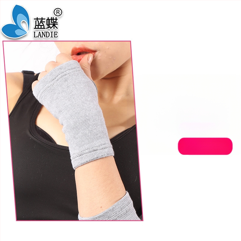 Kombinovaný športový ochranný set s ochrannými prvkami pre dlaň, zápästie, hlavu, pás, lakeť, lýtko, rameno, koleno, členok; materiál: polyesterové vlákno, polypropylén, latexové vlákno; vhodný pre všeobecné používanie vo všetkých športoch