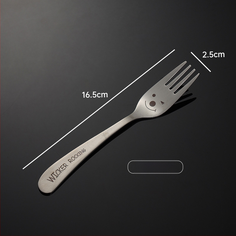 Sada príborov z 304 nerezovej ocele s laserovým motívom úsmevu a naklonenou rúčkou – lyžica, paličky a vidlička, kompletná sada s logom