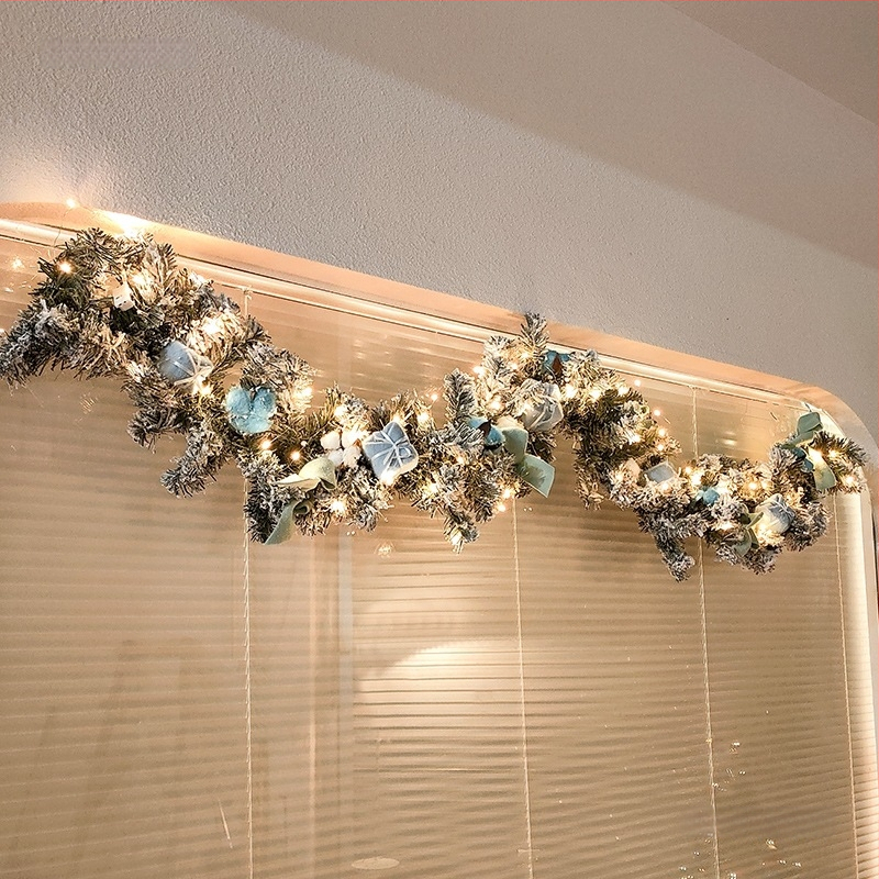 Vianočná dekorácia: girlanda z ratanu s strapcami a čipkou na okno (6fSTaTK4; Materiály: ratan, textil, ďalšie; Značka: Hangzhou Fuyang Trading Firm; Vhodné na Vianoce)