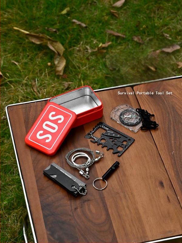 Crooked Wild SOS súprava na prežitie: krabička prežitia s kompasom, píšťalkou, drôtovým píla a prostriedkami prvej pomoci