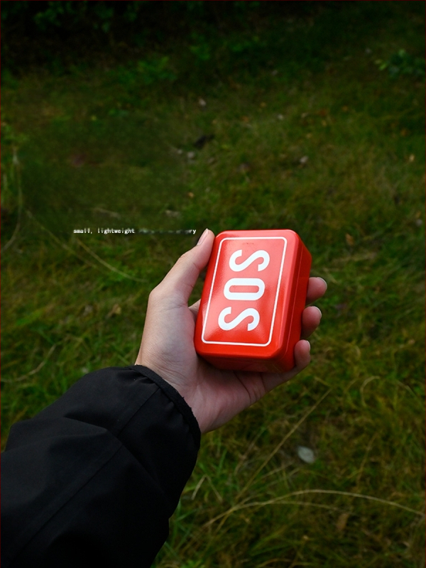 Crooked Wild SOS súprava na prežitie: krabička prežitia s kompasom, píšťalkou, drôtovým píla a prostriedkami prvej pomoci