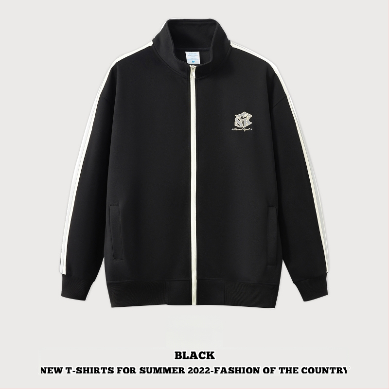 Õhku läbilaskev puuvillane jak, tõmblukuga, püstise kaelaga, vaba lõige ja pikkade varrukatega.