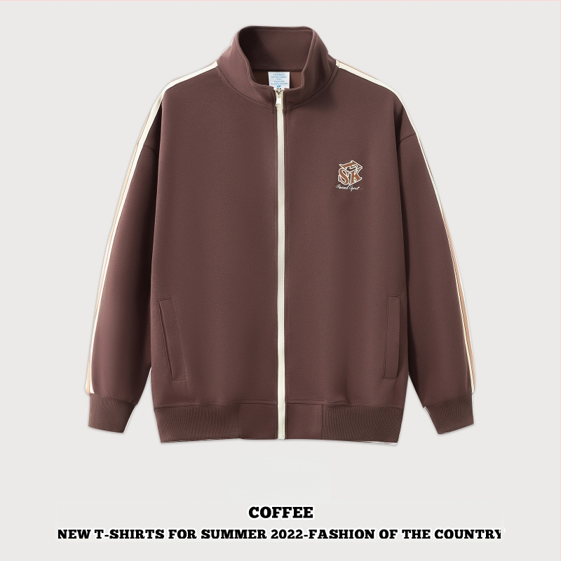 Õhku läbilaskev puuvillane jak, tõmblukuga, püstise kaelaga, vaba lõige ja pikkade varrukatega.