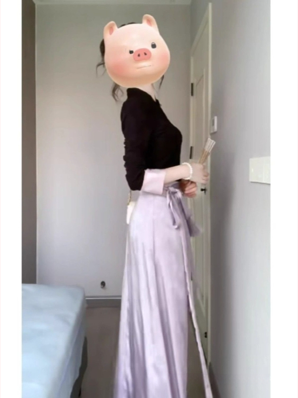 Dvojdielny set z chenille s 90-95% Spandex: top s dlhými rukávmi a dierovanými gombíkmi + polovičná sukňa s vyvýšeným kvetinovým motívom (jeseň-zima)