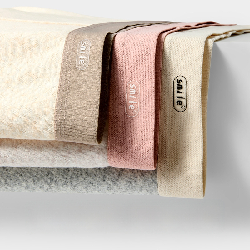 Pánske boxerky s strednou pásom z bavlny 95–100%, priedušné a antibakteriálne, pletený materiál, viskózna podšívka