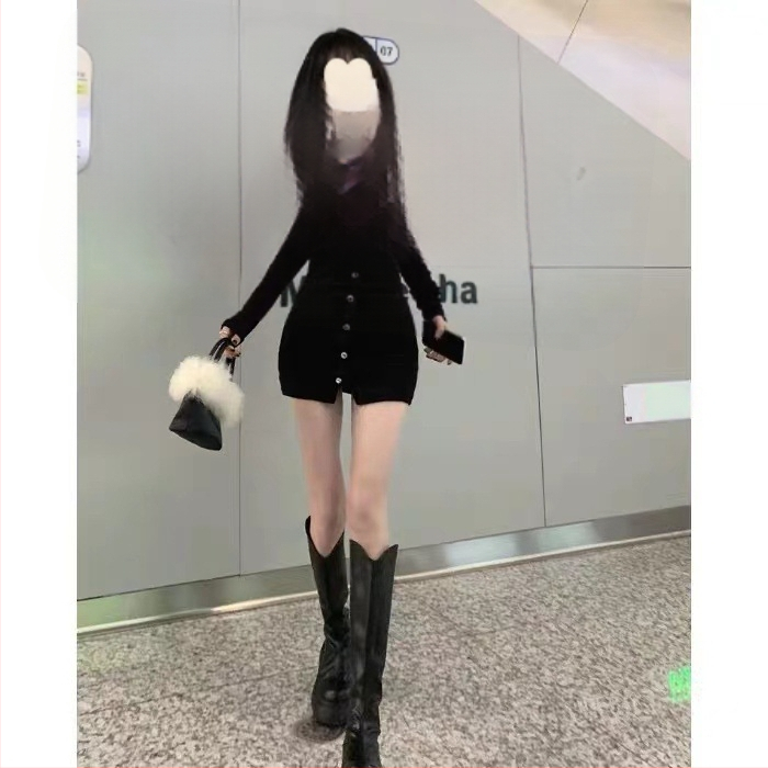 Велюрова рокля, едноцветна, висока талия, дълги ръкави, висящо деколте