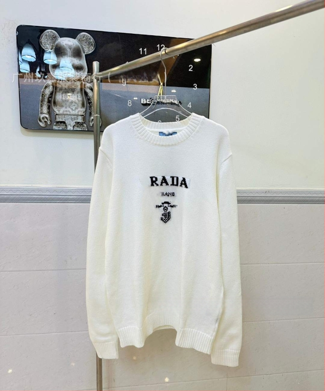 Jacquardový sveter z 100% vlny, okrúhly výstrih, dlhé rukávy, voľný strih, pohodlný materiál