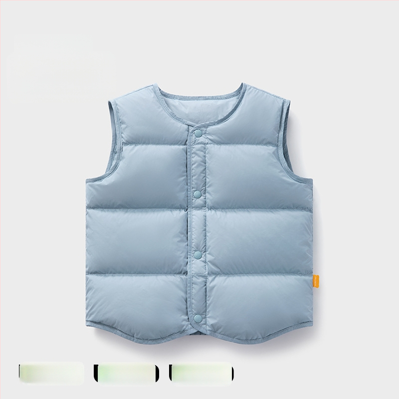 Detská ľahká perová vesta bez rukávov na zimu; výplň: 90% bieleho kačacieho down; vonkajší materiál a podšívka z nylonu; stredná dĺžka, voľný strih; pre deti vo veku 1–3 rokov.