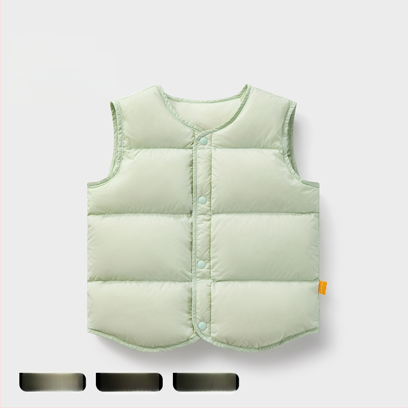 Detská ľahká perová vesta bez rukávov na zimu; výplň: 90% bieleho kačacieho down; vonkajší materiál a podšívka z nylonu; stredná dĺžka, voľný strih; pre deti vo veku 1–3 rokov.
