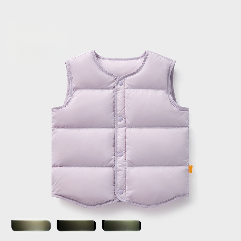 Detská ľahká perová vesta bez rukávov na zimu; výplň: 90% bieleho kačacieho down; vonkajší materiál a podšívka z nylonu; stredná dĺžka, voľný strih; pre deti vo veku 1–3 rokov.