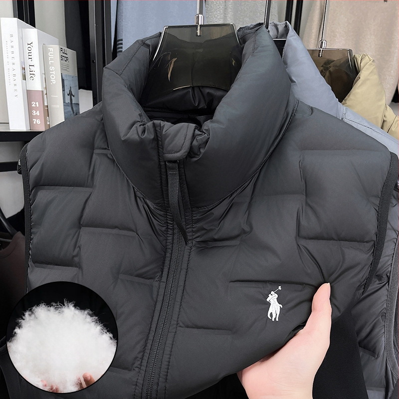 Vesta s perovou výplňou, stojací golier, predný zips, kapsy na zips, zimné nosenie