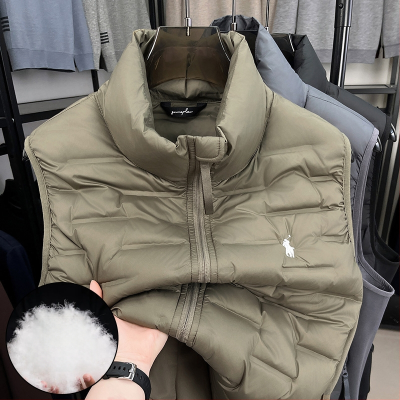 Vesta s perovou výplňou, stojací golier, predný zips, kapsy na zips, zimné nosenie