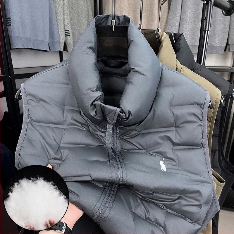 Vesta s perovou výplňou, stojací golier, predný zips, kapsy na zips, zimné nosenie