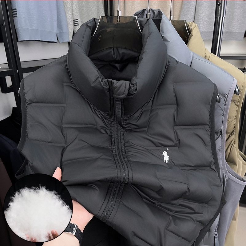 Vesta s perovou výplňou, stojací golier, predný zips, kapsy na zips, zimné nosenie