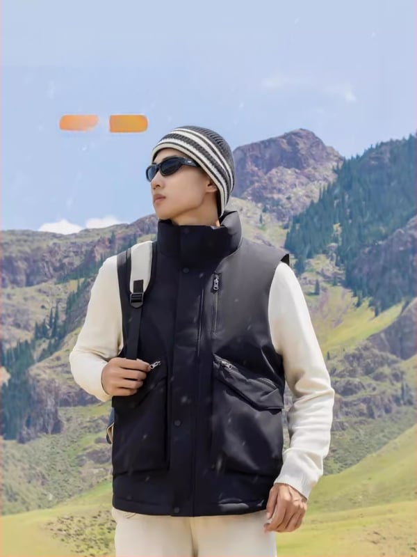 Pánska vesta so stojacím golierom, výplň 60–90 g, fleece podšívka, zips, voľný strih