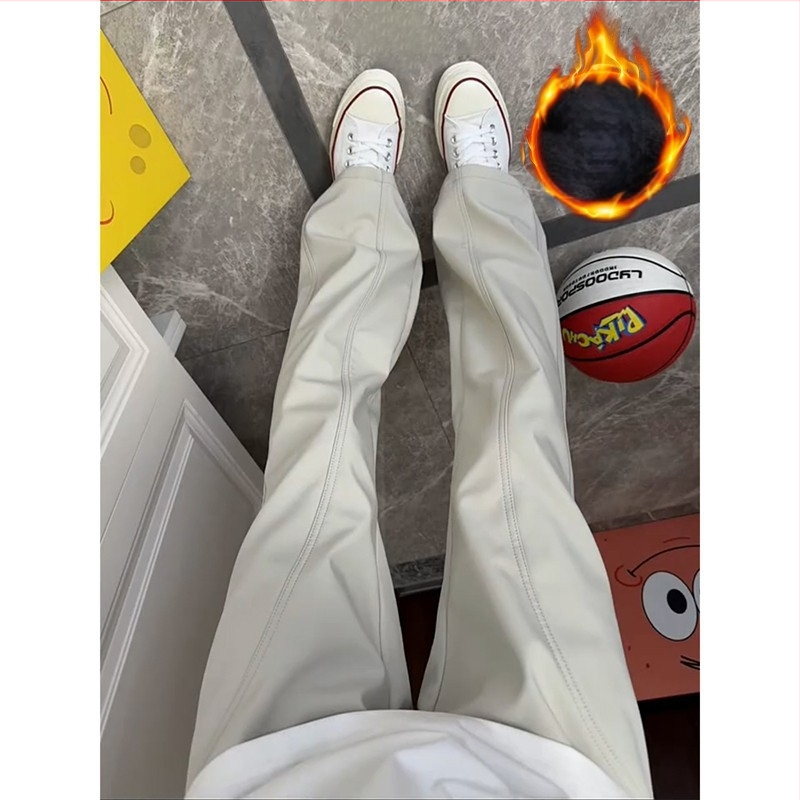 Cargo casual nohavice s fleecovou podšívkou, stredne vysoký pás so šnúrkou, voľný strih a štíhly rovný spodok, elastický materiál