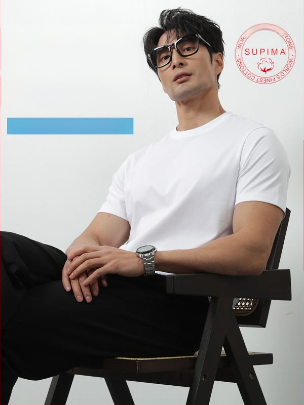 Amerigo tričko zo silk-cottonu, minimalistický priliehavý strih, kruhový výstrih, krátke rukávy, jednofarebné