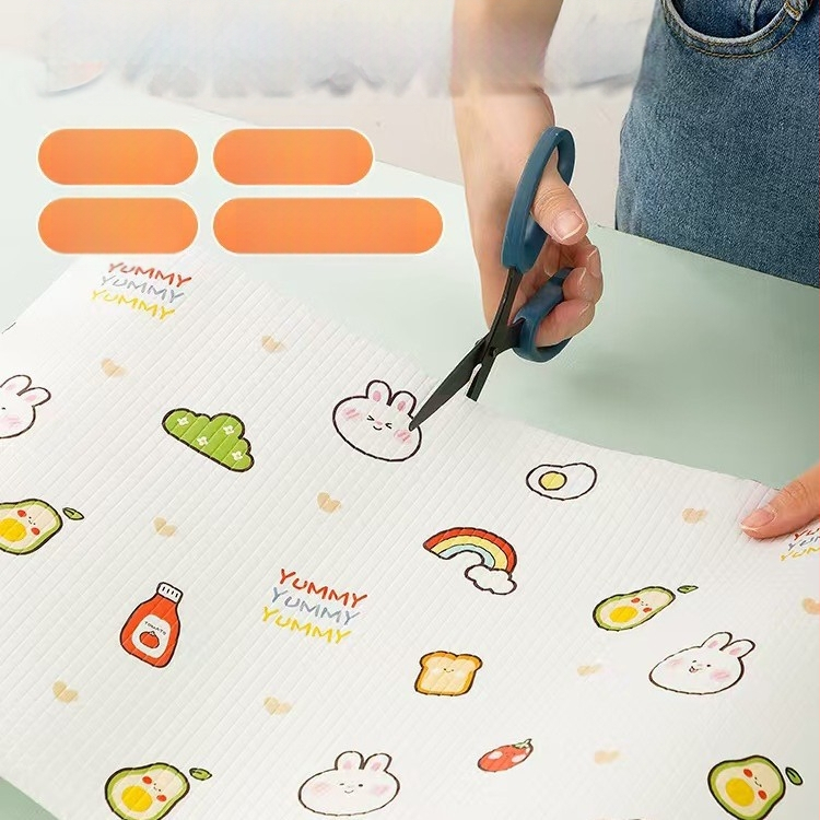 Nezávislá EVA podložka do zásuvky – vodovzdorná, olejodolná, odolná voči vlhkosti a špine; štvorcový tvar; vhodné do kuchyne, skriniek, šatníkov a botníkov.