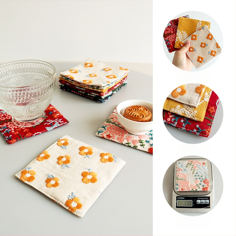 Podšálka z bavlny a ľanu, s kvetovanou výšivkou, štvorcový tvar, hrubý izolačný materiál, vidiecky štýl