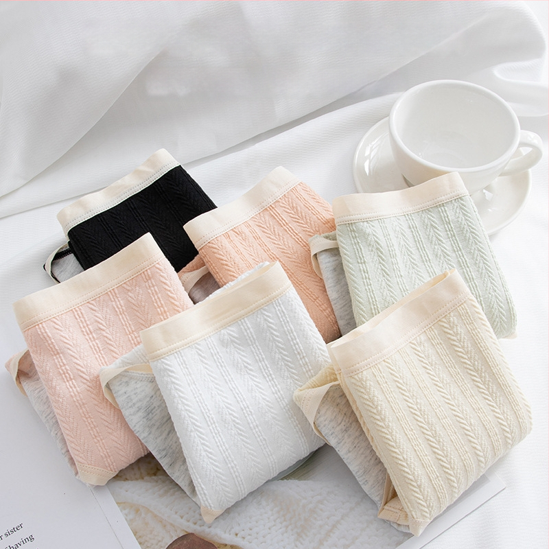 Dámske nohavičky so strednou taliou pre menštruáciu, hlavná tkanina 93,5% bavlna, podšívka v intímnej zóne 100% bavlna, jacquard väzba