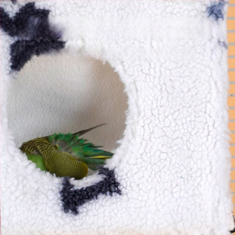 Textilné visiace trojuholníkové hniezdo pre vtáky – priedušné zimné spacie hniezdo pre malé vtáky, proti deformácii nôh