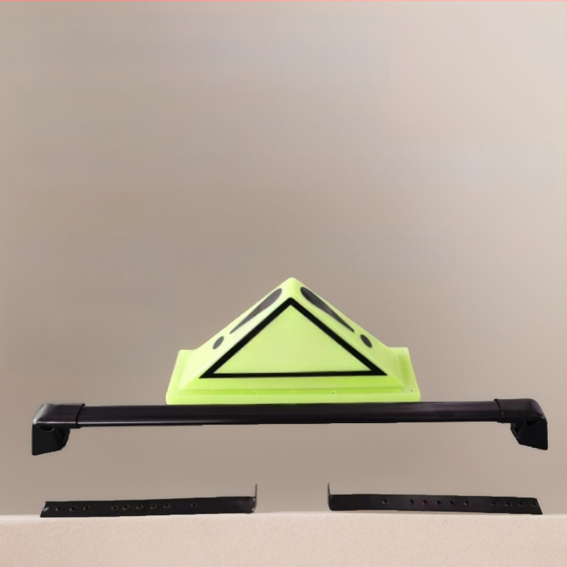 Strešné svetlo pre auto OLT-B2 — magnetické trojuholníkové signalizačné svetlo pre nebezpečné látky, PP, vhodné pre všetky modely