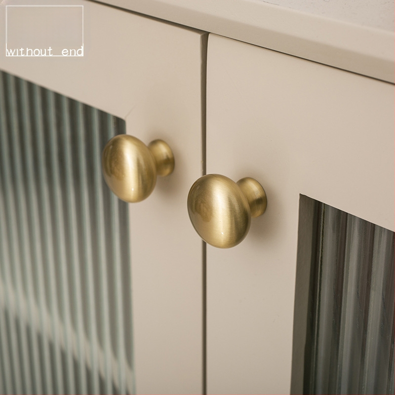 Držiak dvierok skrinky, mosadz, leštený brúsený povrch, francúzsky štýl KMGT, montáž s jednou dierou