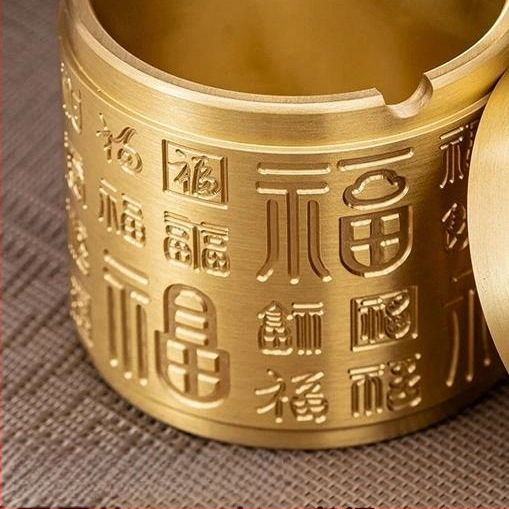 Meďný popolník s viečkom, vyrezávané detaily, model 985, kód produktu F98T69JS7M78T9