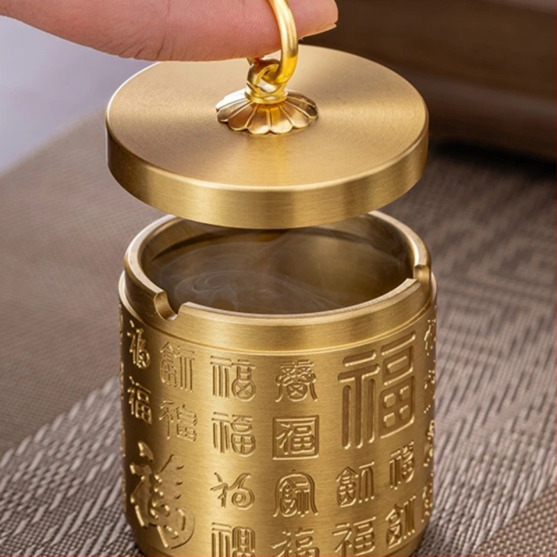 Meďný popolník s viečkom, vyrezávané detaily, model 985, kód produktu F98T69JS7M78T9