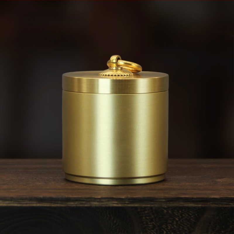 Meďný popolník s viečkom, vyrezávané detaily, model 985, kód produktu F98T69JS7M78T9