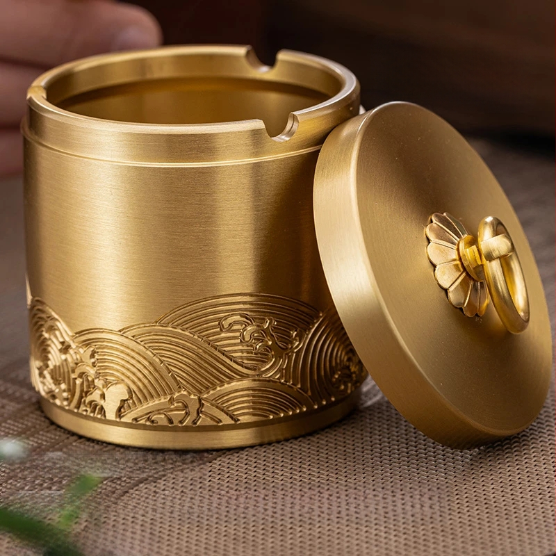 Meďný popolník s viečkom, vyrezávané detaily, model 985, kód produktu F98T69JS7M78T9