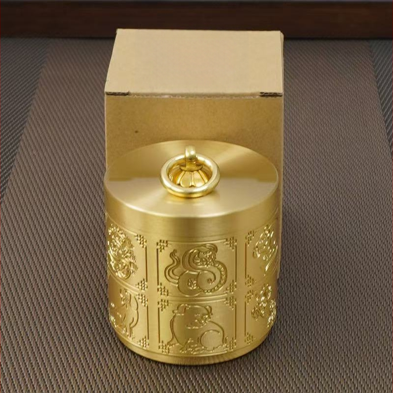 Meďný popolník s viečkom, vyrezávané detaily, model 985, kód produktu F98T69JS7M78T9