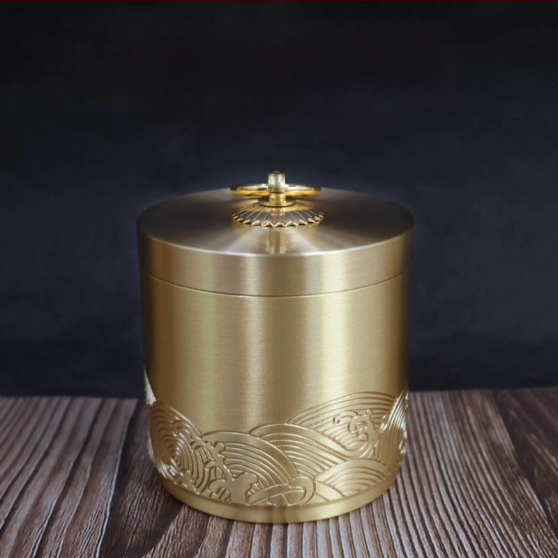 Popolník do auta - kov, značka Xin Copper, model popolník, sochárska úprava, hmotnosť 380 g