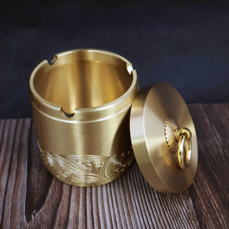 Popolník do auta - kov, značka Xin Copper, model popolník, sochárska úprava, hmotnosť 380 g