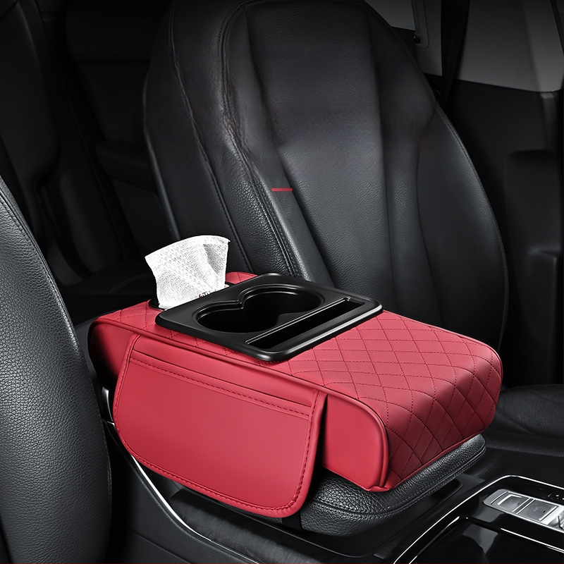 Universāla ādas auto roku balsts ar pacēlumu un četrām funkcijām: uzglabāšanas kabatiņa, salvetēm nodalījums, centrālais krūžu turētājs; svars 450 g