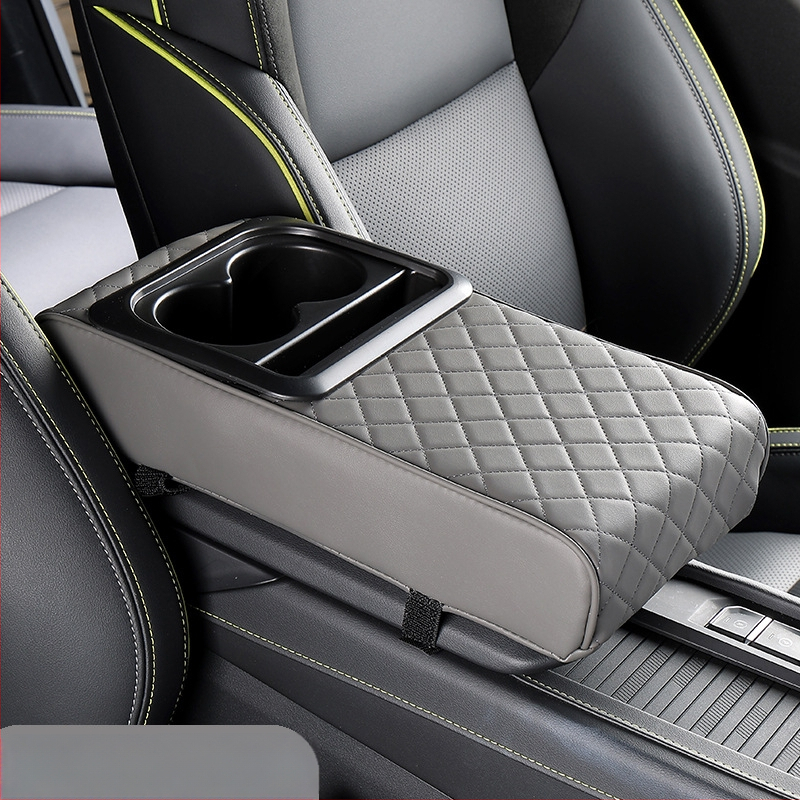 Ādas universālais auto rokasbalsts ar uzglabāšanas kastīti un krūzes turētāju — bez personalizācijas, autorizētas privātas zīmes