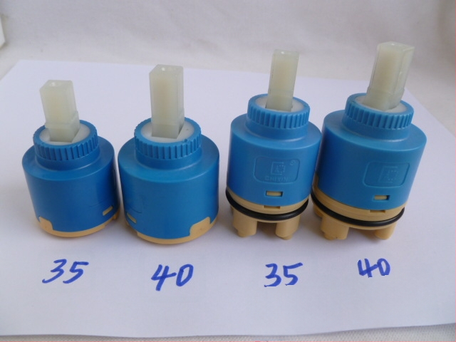 Keramické jadro ventilu pre miešací ventil horúcej/studennej vody; keramická + plastová konštrukcia; všeobecné osvedčenie; vhodné pre kuchynský drez a sprchu