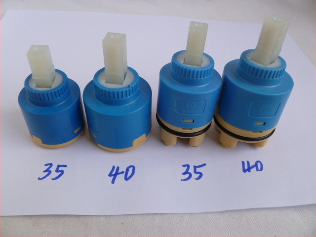 Keramické jadro ventilu pre miešací ventil horúcej/studennej vody; keramická + plastová konštrukcia; všeobecné osvedčenie; vhodné pre kuchynský drez a sprchu