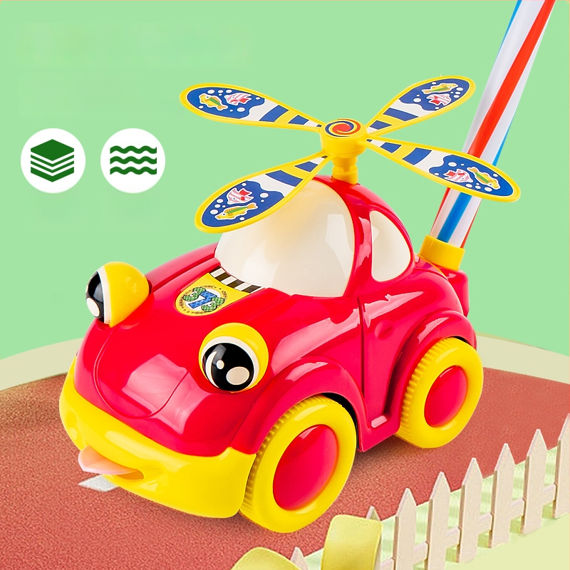 Ťahané detské autíčko s dvojitým ramenom, zvonček a pohyblivé oči; plastová konštrukcia; balené v sáčku; pre vek 4–6 rokov.