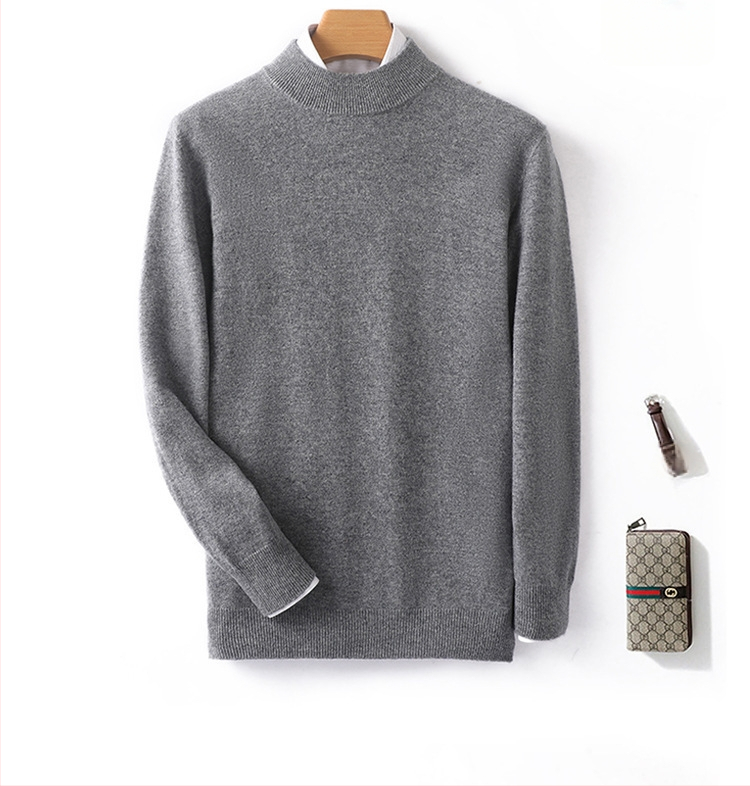 Pánsky sveter z 100% vlny, polovične vysoký golier, dlhé rukávy, priliehavý strih, zima