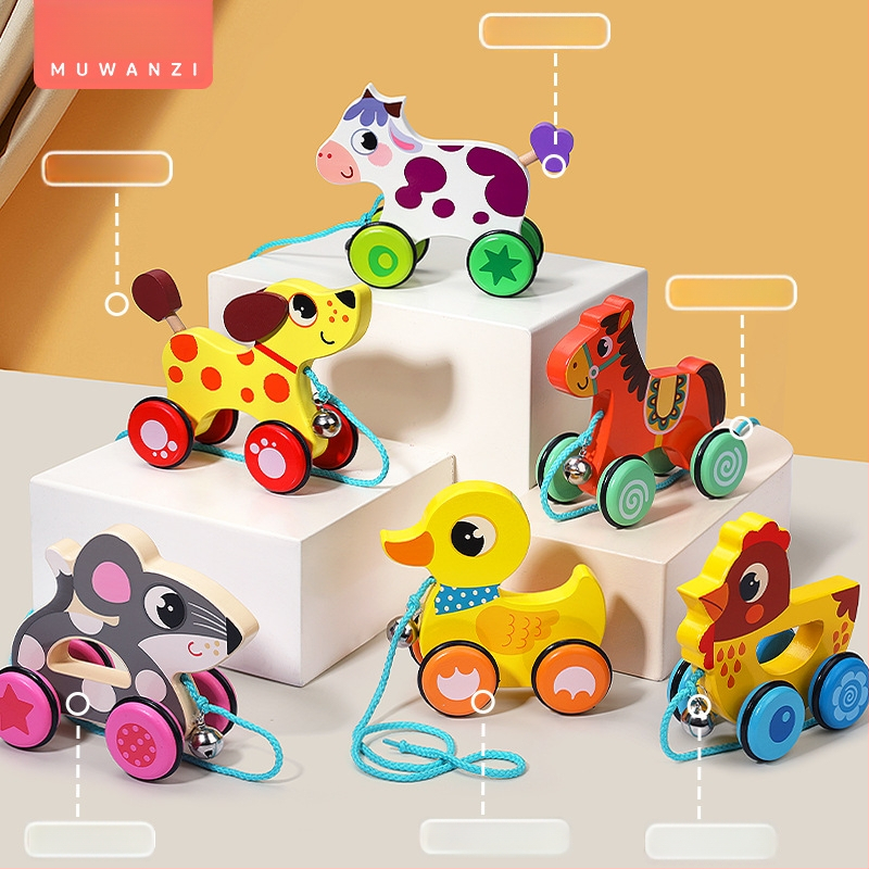 Drevená ťahacia chodítko hračka pre deti 4–6 rokov s motívom kresleného zvieraťa; materiál: drevo; značka: Big hand in small hand; rozvíja koordináciu ruka-oko